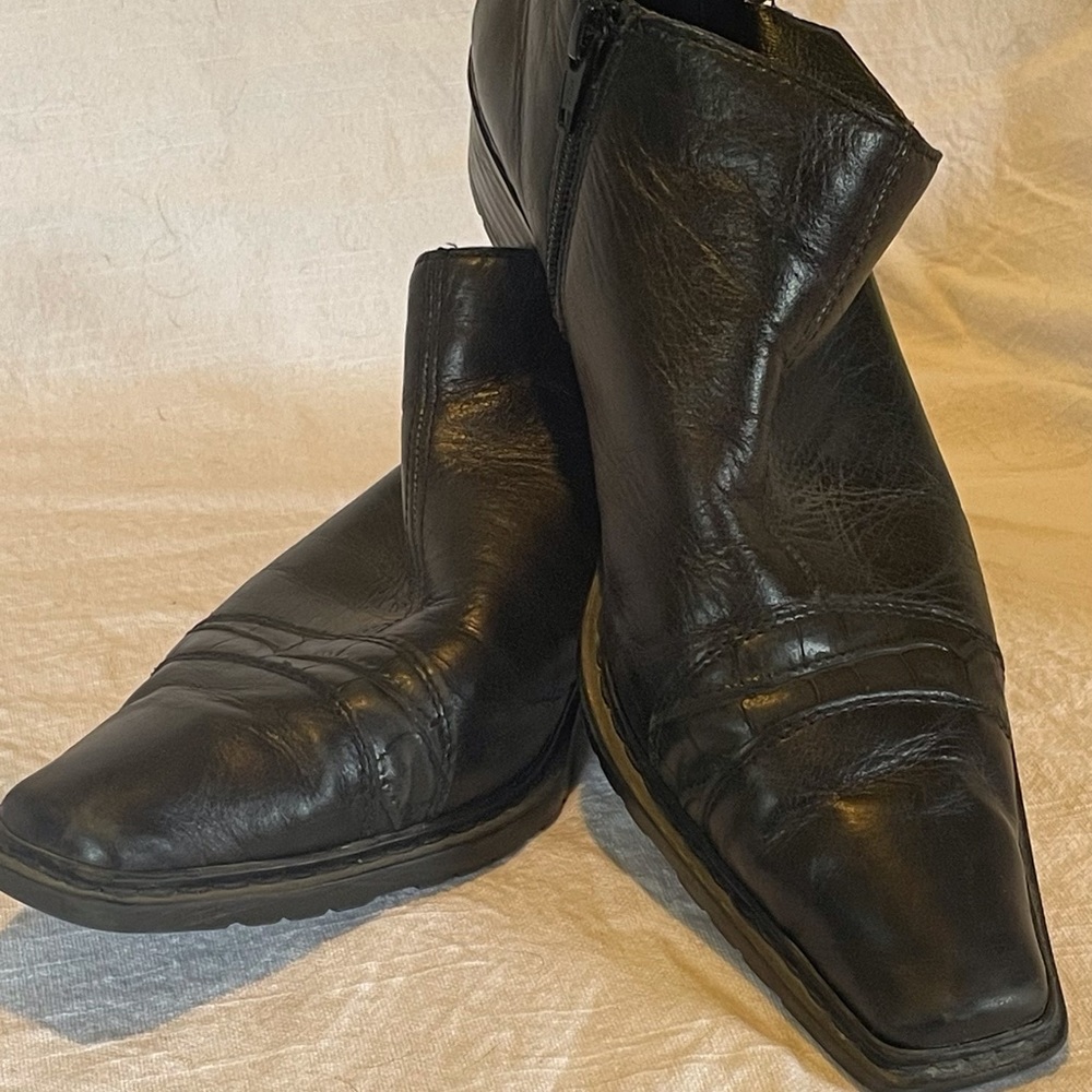 Women’s black Seibel ankle boots. 1” heel. Side zipper. Size 10 / 40.